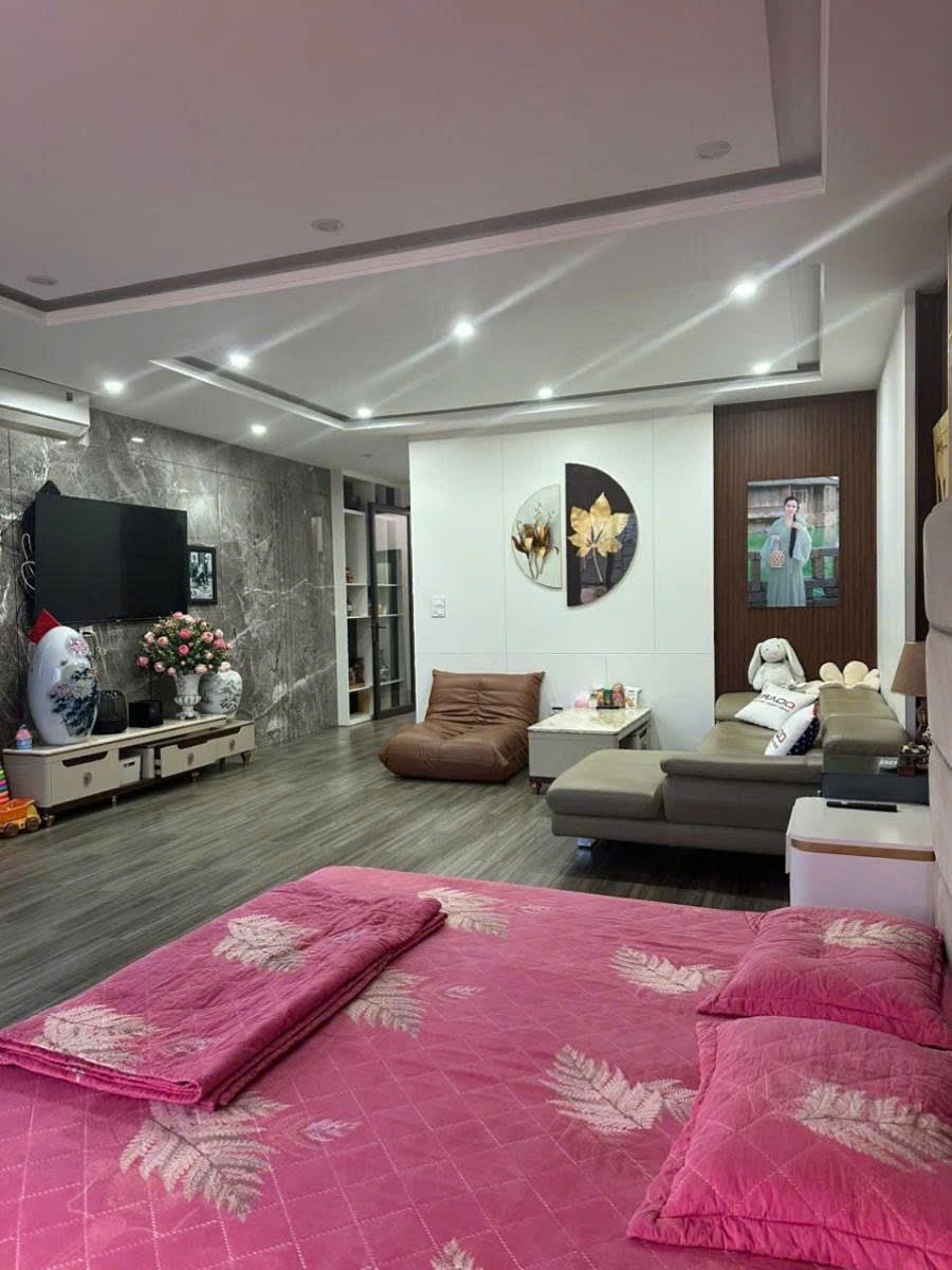 Bán nhà mặt phố Nguyễn Khuyến, Đống Đa - 54m2, 6 Tầng, Giá 36.5 Tỷ