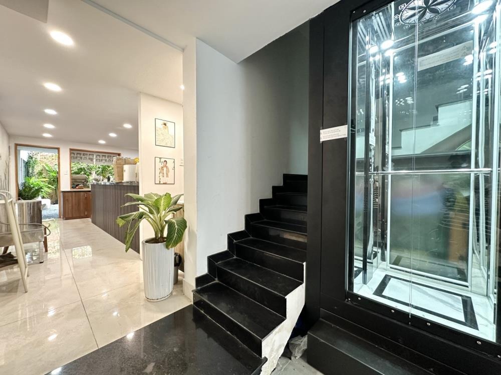 Bán Tòa Nhà Dòng Tiền 1.8 Tỷ/Năm Tại Nguyễn Xí, Bình Thạnh - 5 Tầng, 122m2 - Giá 25.2 Tỷ