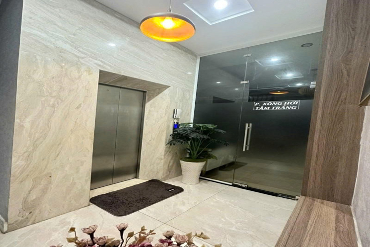 BÁN NHÀ MẶT TIỀN KHU VIP – 4 TẦNG CÓ THANG MÁY – ĐỐI DIỆN CHỢ, CẠNH TRUNG TÂM THƯƠNG MẠI