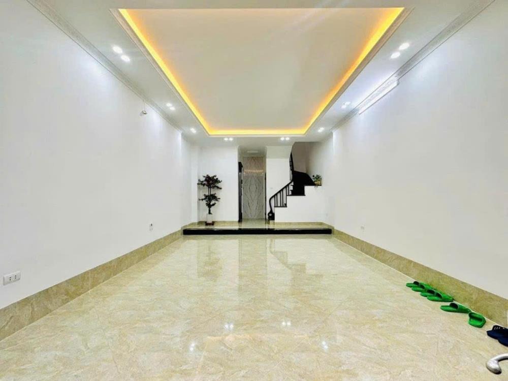 Bán nhà mặt phố Nguyễn Lương Bằng 90m2, 5 Tầng, Giá 32 Tỷ - Vị Trí Đắc Địa