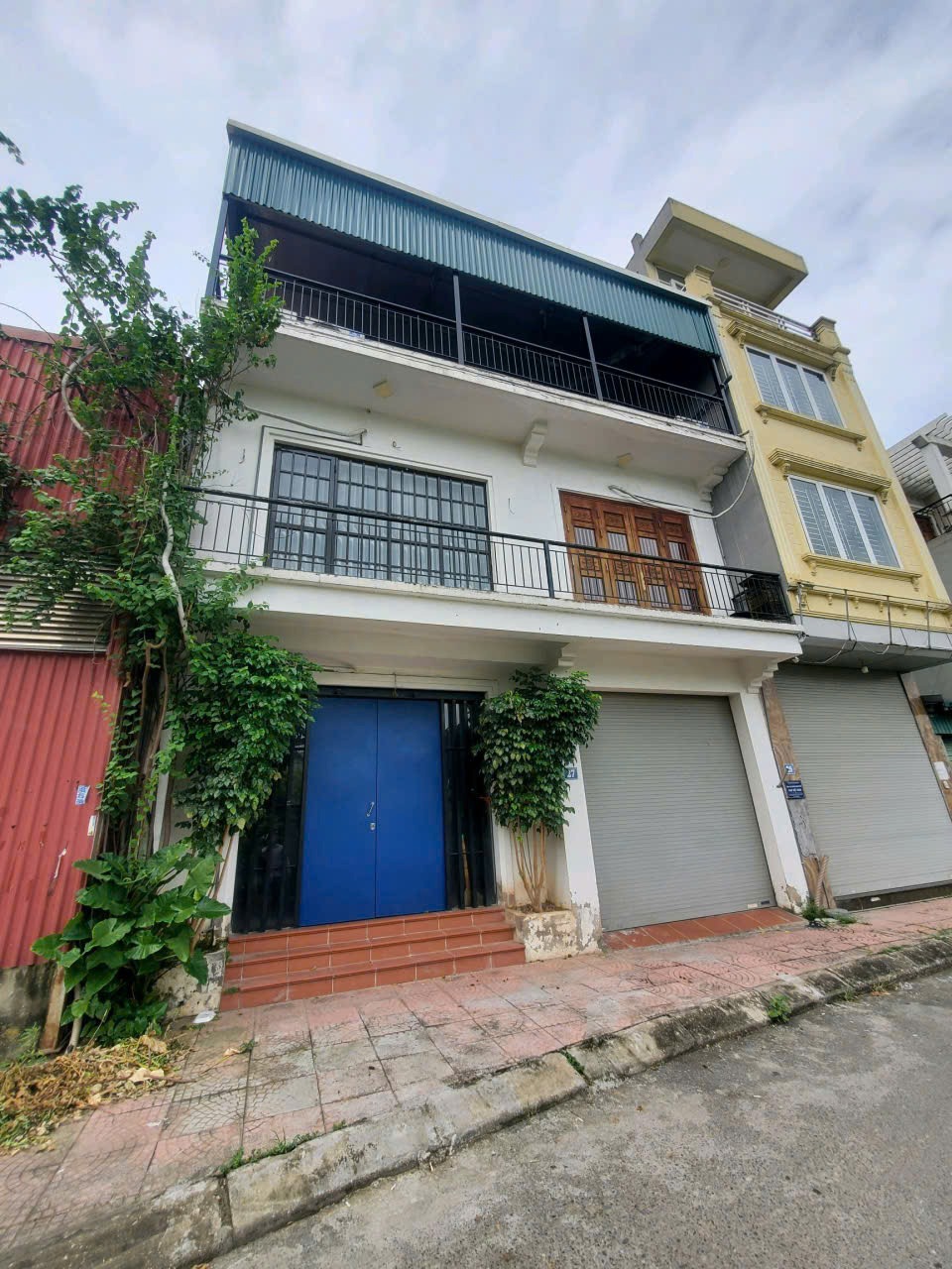 Bán Nhà Vườn Hồ 2, Cự Khối 3 Tầng, 83m², Mặt Tiền 8.2m, Ô Tô Tránh - 16 Tỷ
