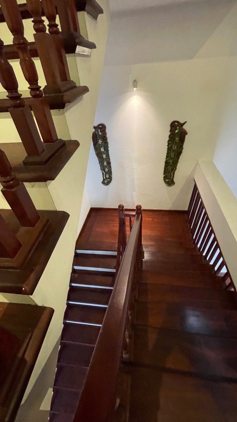 Bán Nhà Vườn Hồ 2, Cự Khối 3 Tầng, 83m², Mặt Tiền 8.2m, Ô Tô Tránh - 16 Tỷ