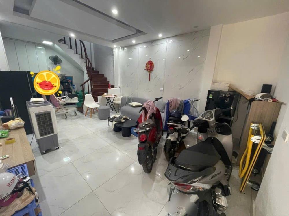 Bán nhà Nguyễn Lân, Thanh Xuân - 42m2, 5 tầng, 7.3 tỷ - Vị trí đẹp, ô tô gần