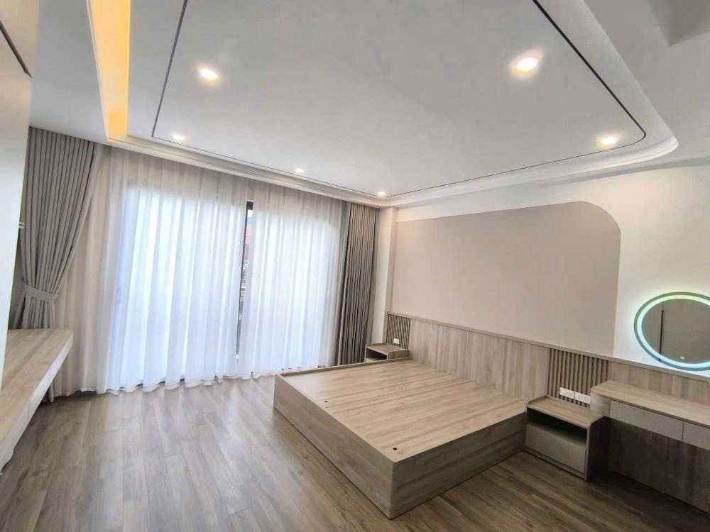 Bán Nhà Mới Xây Phố Trạm, Gần Aeon Long Biên: Thang Máy, Gara Ô Tô, 10.6 Tỷ