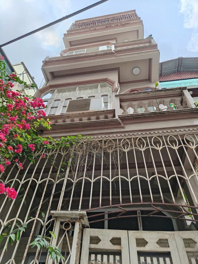 Nhà Hào Nam 55m2, Mặt Tiền 4m, Ngõ Thông Thoáng - Vị Trí Đắc Địa