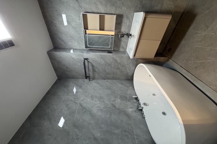 BÁN NHÀ NGỌC THUỴ- THANG MÁY-OTO ĐỔ CỬA- 50M, NHỈNH 13 TỶ(TL)