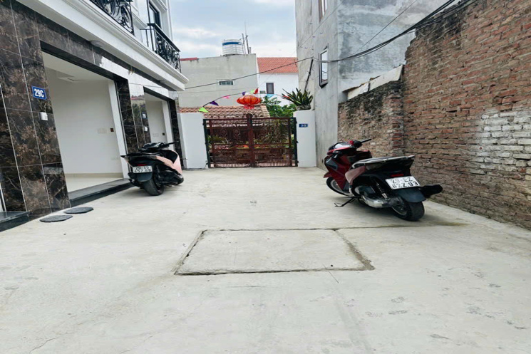 Bán nhà Liên Mạc Thượng Cát 34m, 4 tầng Ô TÔ vinfast đỗ cổng gần ĐH Công Nghiệp