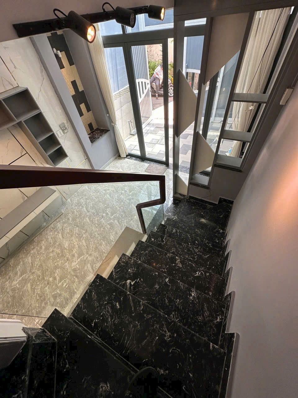 Bán nhà 2 tầng Quận 5 - 60m2, An Dương Vương - Giá 13.3 tỷ