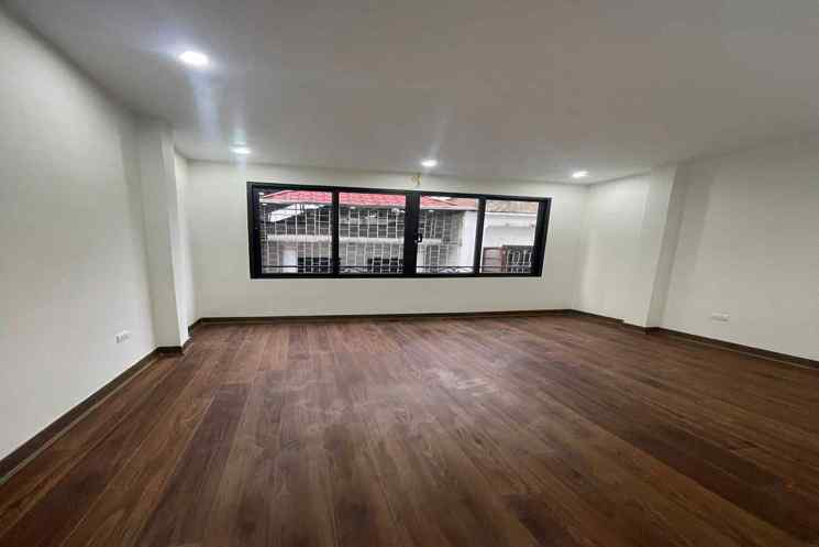 Nhà đẹp Trần Quốc Hoàn, phân lô bàn cờ, thang máy, ô tô tránh vào nhà, ở ngay, kinh doanh tấp nập