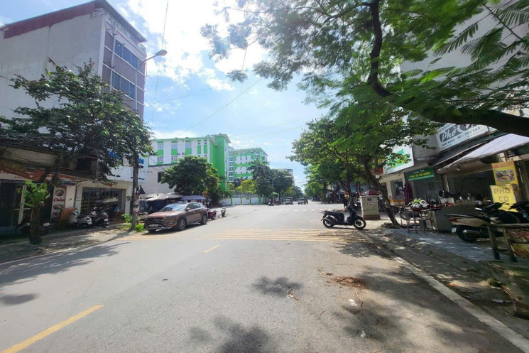 CẦN BÁN GẤP LÔ PHÚ DIỄN MẶT ĐƯỜNG TÒA VĂN PHÒNG 8 TẦNG THANG MÁY CÓ HẦM  VỈA HÈ OTO - NHÀ XÂY CỰC