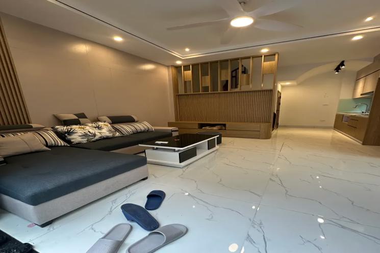 Nhà mới đủ nội thất ngoc ô tô Phố Thạch Cầu 35m2 X 5 tầng, mặt tiền 4.7m 6.6 tỷ Long Biên