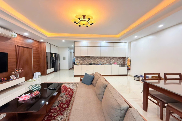 PHỐ NGỌC HÀ - NHÀ 5 TẦNG THANG MÁY - Ô TÔ NGỦ TRONG NHÀ - KINH DOANH ĐỈNH