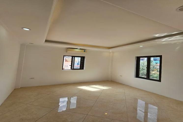 Bán nhà  riêng phố Thanh Am ô tô đỗ cổng 36m2 X 5 Tầng 6.15 tỷ Long Biên