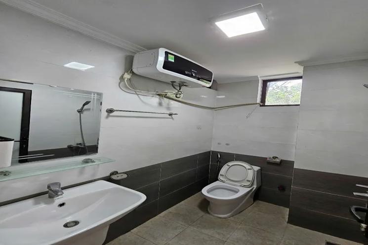 Bán nhà  riêng phố Thanh Am ô tô đỗ cổng 36m2 X 5 Tầng 6.15 tỷ Long Biên