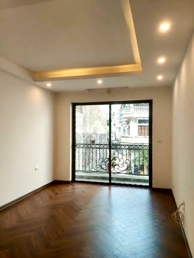 Bán Nhà Hoàng Mai 5 Tầng, Ngõ Rộng, Ô Tô Đỗ Cổng - Chỉ 7.2 Tỷ