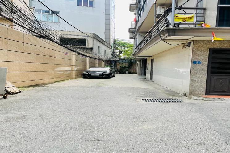 Bán nhà riêng Nguyễn Văn Cừ 32 m2 X 3 tầng, mặt tiền 3.69m X 6.3 Tỷ Long Biên