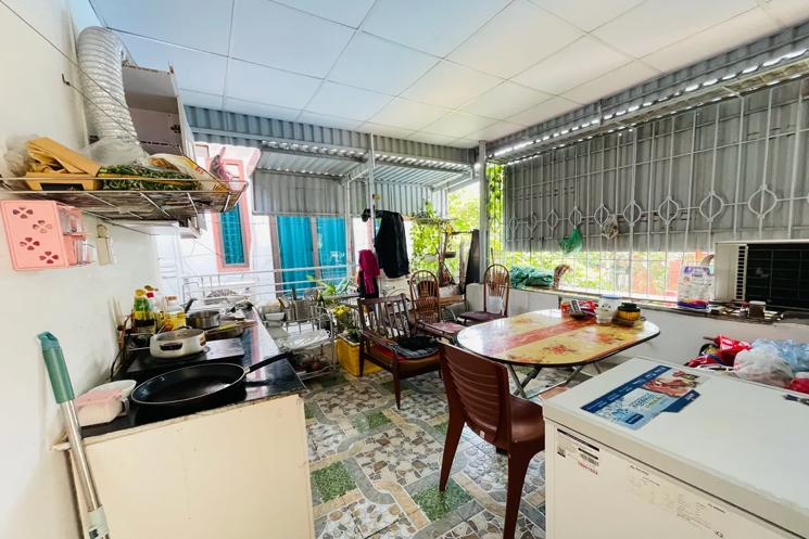 Bán nhà riêng Nguyễn Văn Cừ 32 m2 X 3 tầng, mặt tiền 3.69m X 6.3 Tỷ Long Biên