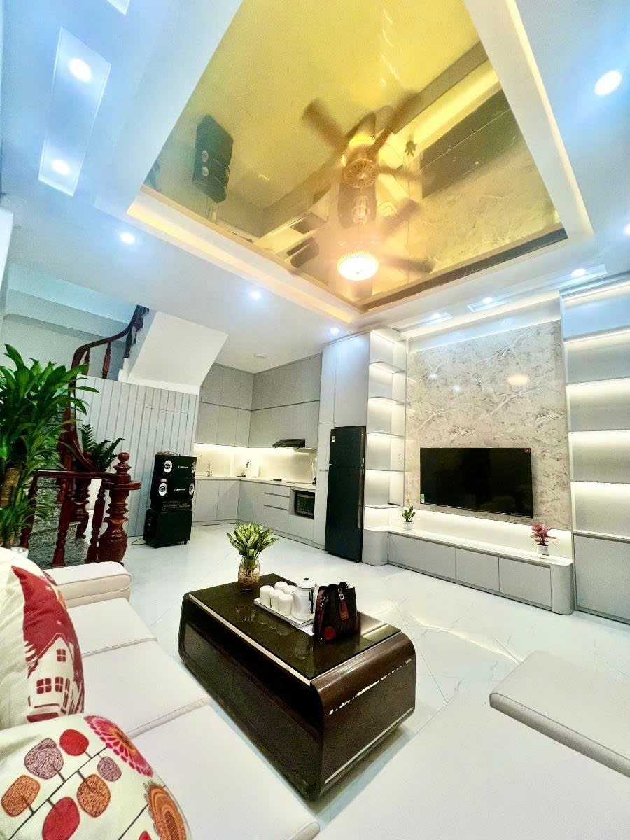 Bán nhà Tôn Thất Tùng, Đống Đa - 50m2, 5 tầng - Gần Đại Học Y