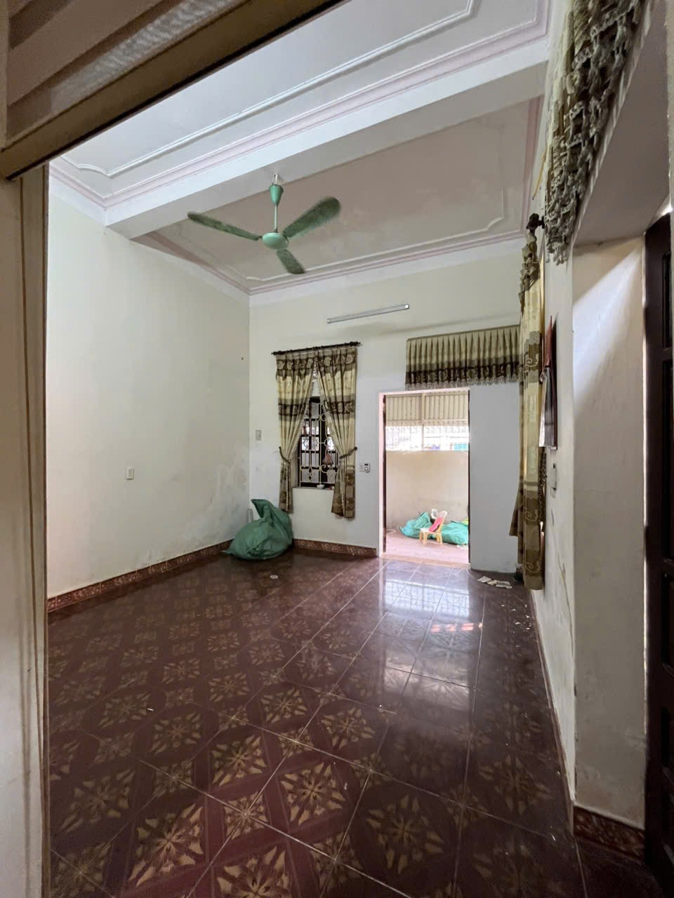 Bán nhà 3 tầng Ngọc Hồi 98m² - 8.4 tỷ - Ngõ 255 Vĩnh Khang, ô tô tránh