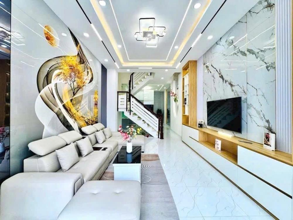 Bán Gấp Nhà 3 Tầng Hoàng Diệu, Quận 4 - 49m2, SHR - Giá 3.85 Tỷ