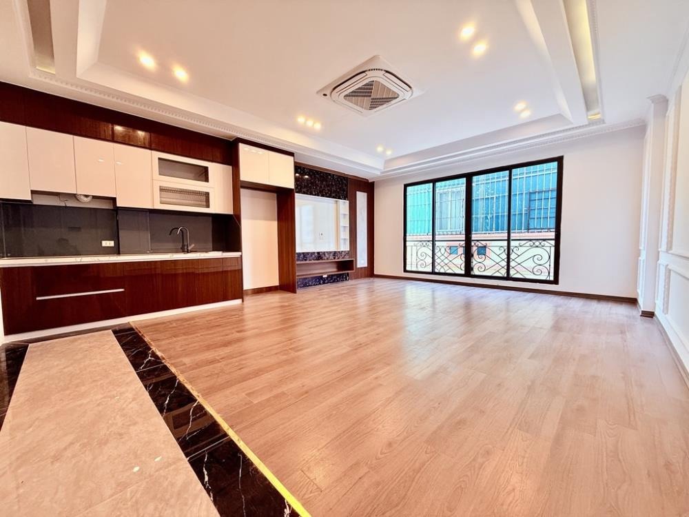 🏠 Nhà 8 Tầng, Thang Máy, 43m² Khuất Duy Tiến - Giá Tốt!