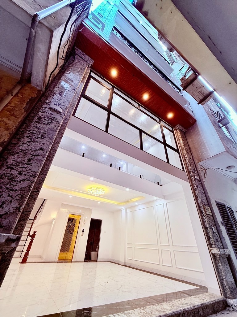 🏠 Nhà 8 Tầng, Thang Máy, 43m² Khuất Duy Tiến - Giá Tốt!