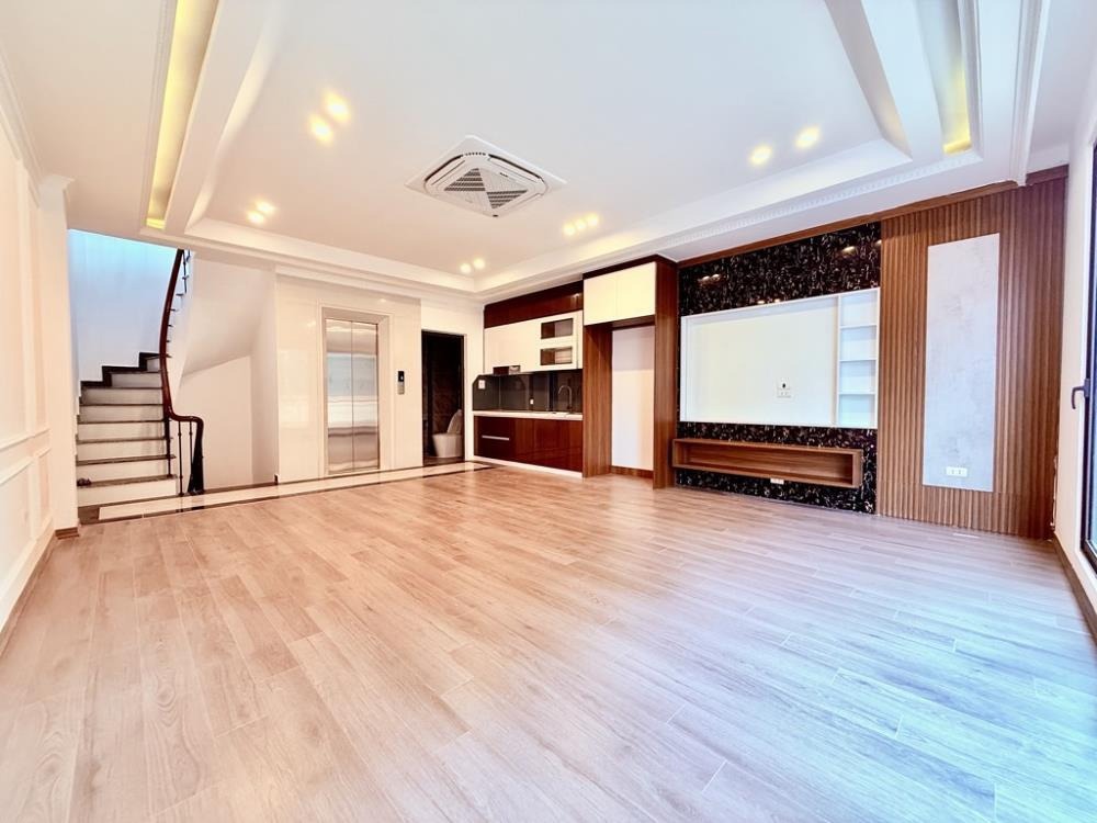 🏠 Nhà 8 Tầng, Thang Máy, 43m² Khuất Duy Tiến - Giá Tốt!