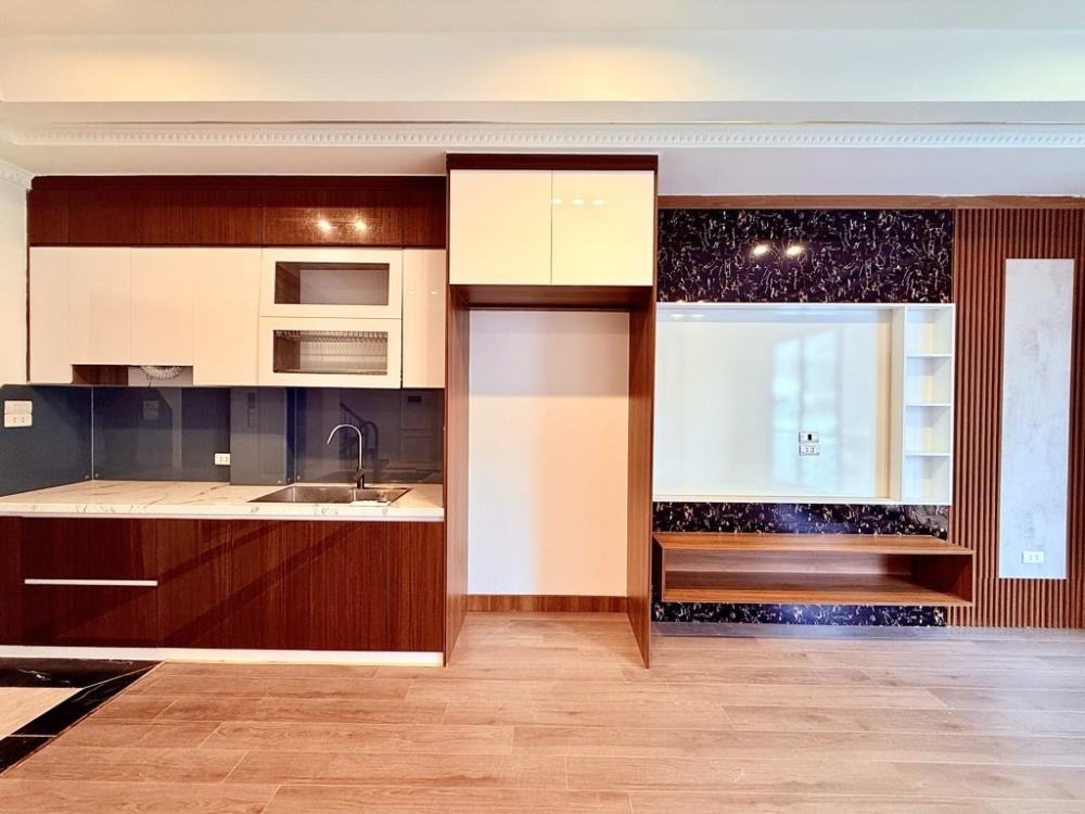 🏠 Nhà 8 Tầng, Thang Máy, 43m² Khuất Duy Tiến - Giá Tốt!