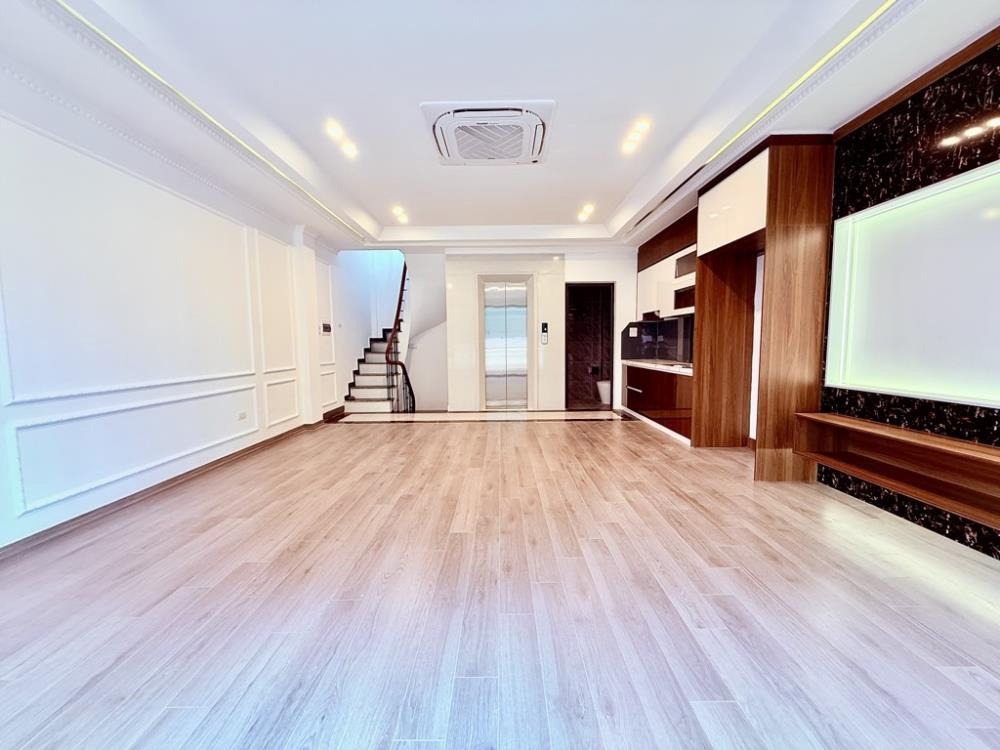 🏠 Nhà 8 Tầng, Thang Máy, 43m² Khuất Duy Tiến - Giá Tốt!