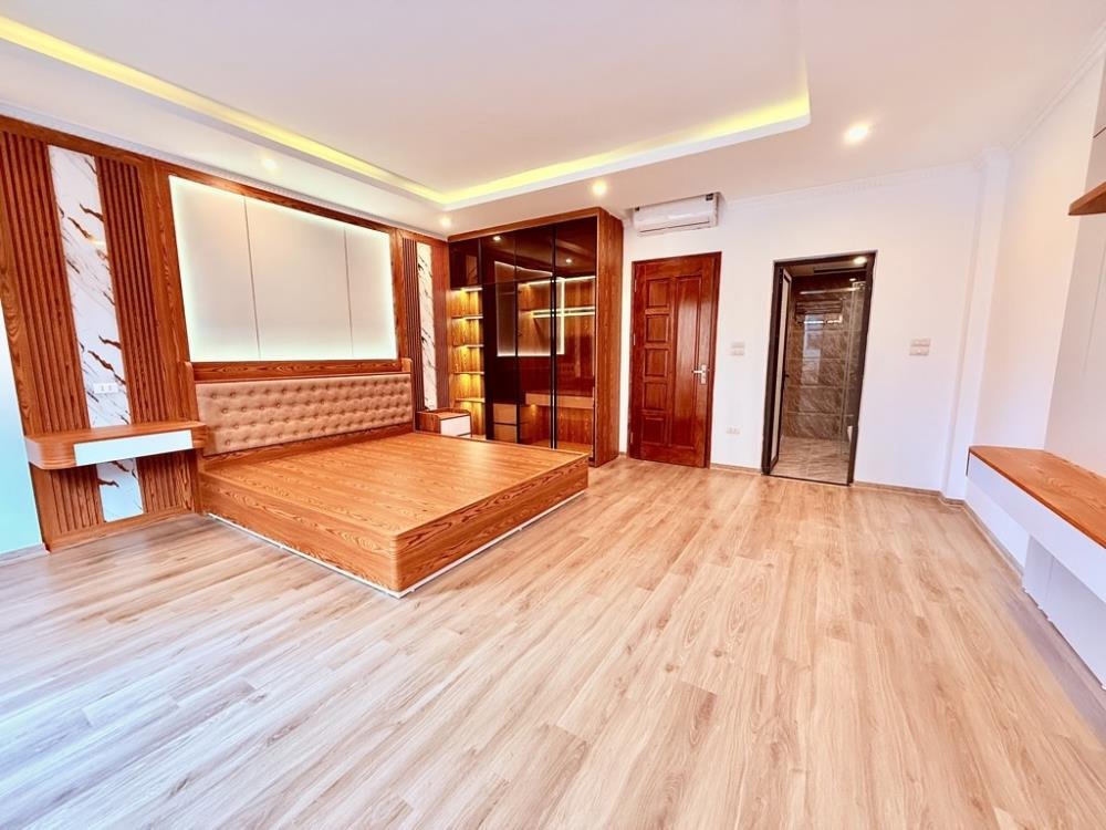 🏠 Nhà 8 Tầng, Thang Máy, 43m² Khuất Duy Tiến - Giá Tốt!