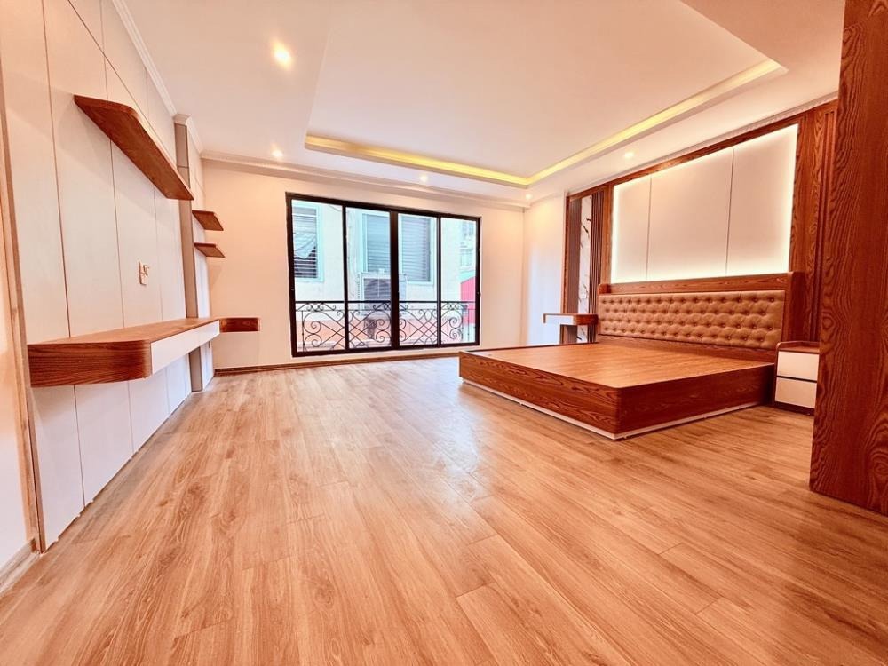 🏠 Nhà 8 Tầng, Thang Máy, 43m² Khuất Duy Tiến - Giá Tốt!