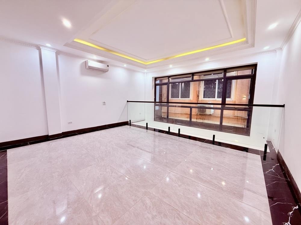 🏠 Nhà 8 Tầng, Thang Máy, 43m² Khuất Duy Tiến - Giá Tốt!