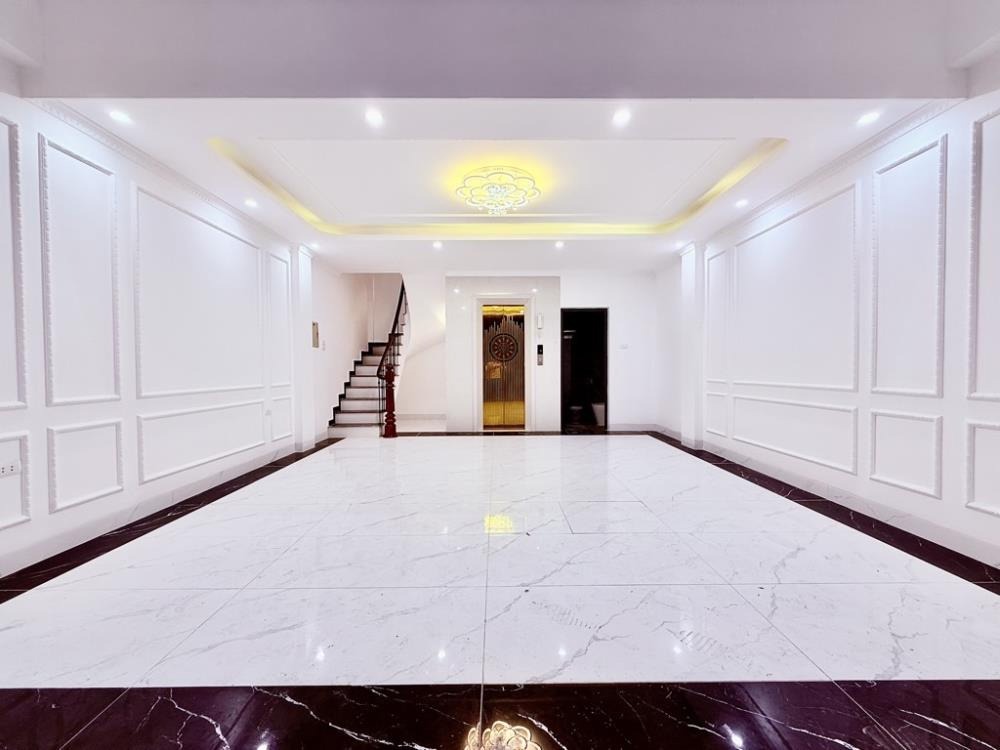 🏠 Nhà 8 Tầng, Thang Máy, 43m² Khuất Duy Tiến - Giá Tốt!