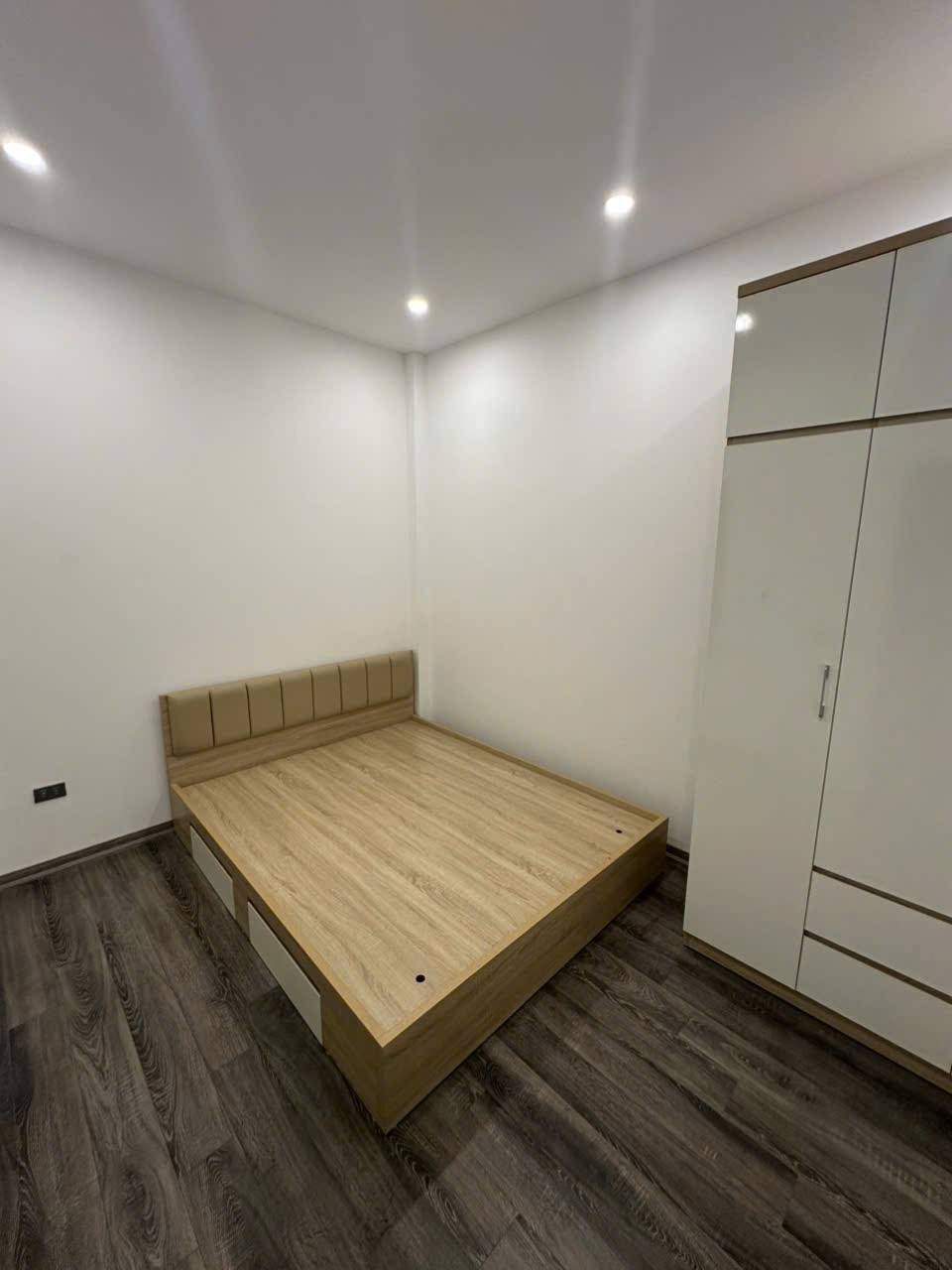 Bán gấp nhà Kim Ngưu 30m2, Ô tô tránh, Hai thoáng, Giá 5.6 tỷ