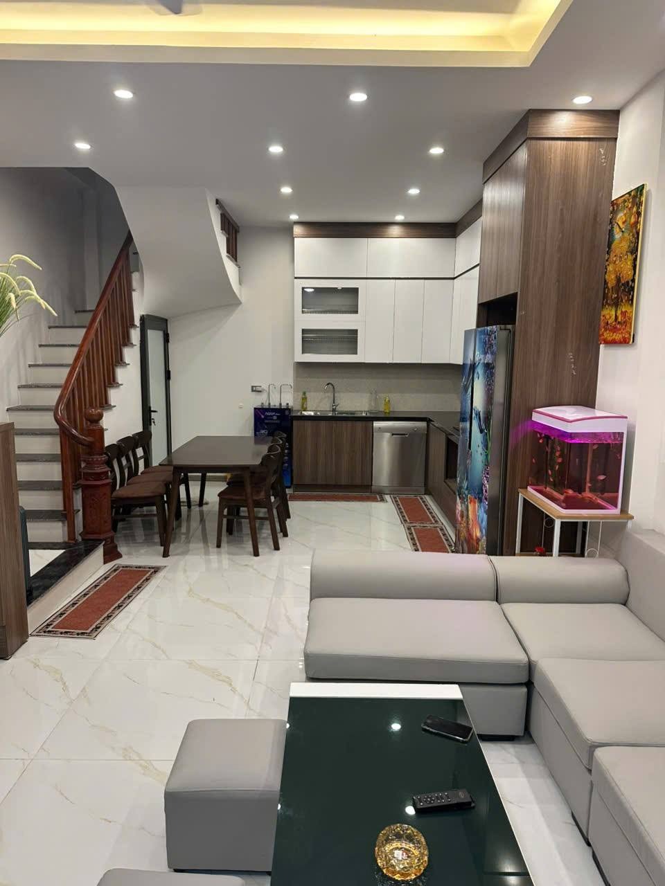 Bán gấp nhà Kim Ngưu 30m2, Ô tô tránh, Hai thoáng, Giá 5.6 tỷ