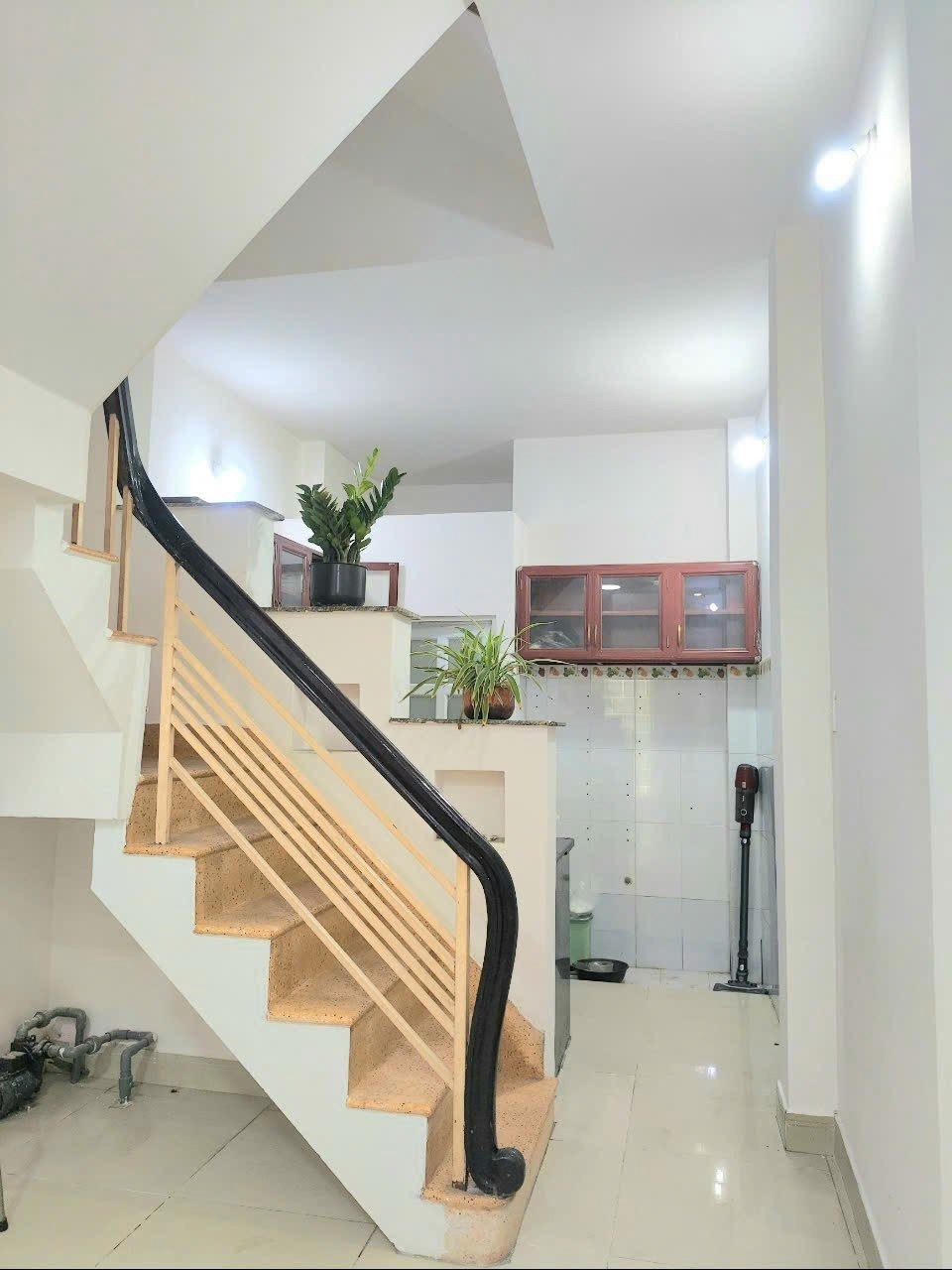 Nhà Nở Hậu Quận 1 - 4 Tầng, SHR - Giá Rẻ Chỉ 5.98 Tỷ