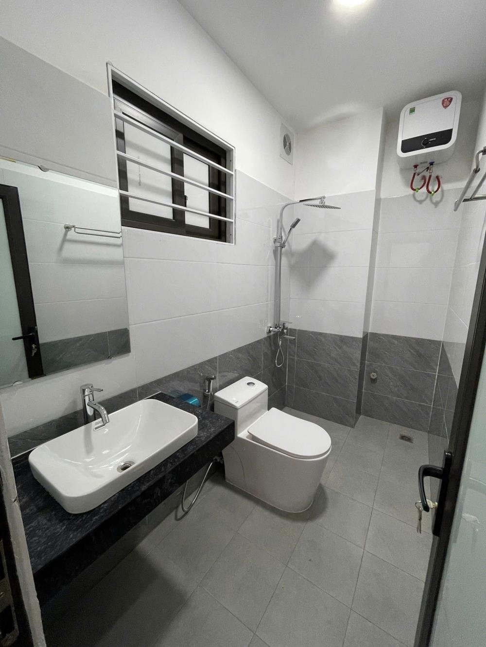 Nhà Mới 6 Tầng, 30m2, Mặt Tiền 6m, Giá 6.48 Tỷ - Hoàng Liên, Ô Tô Đỗ Cửa