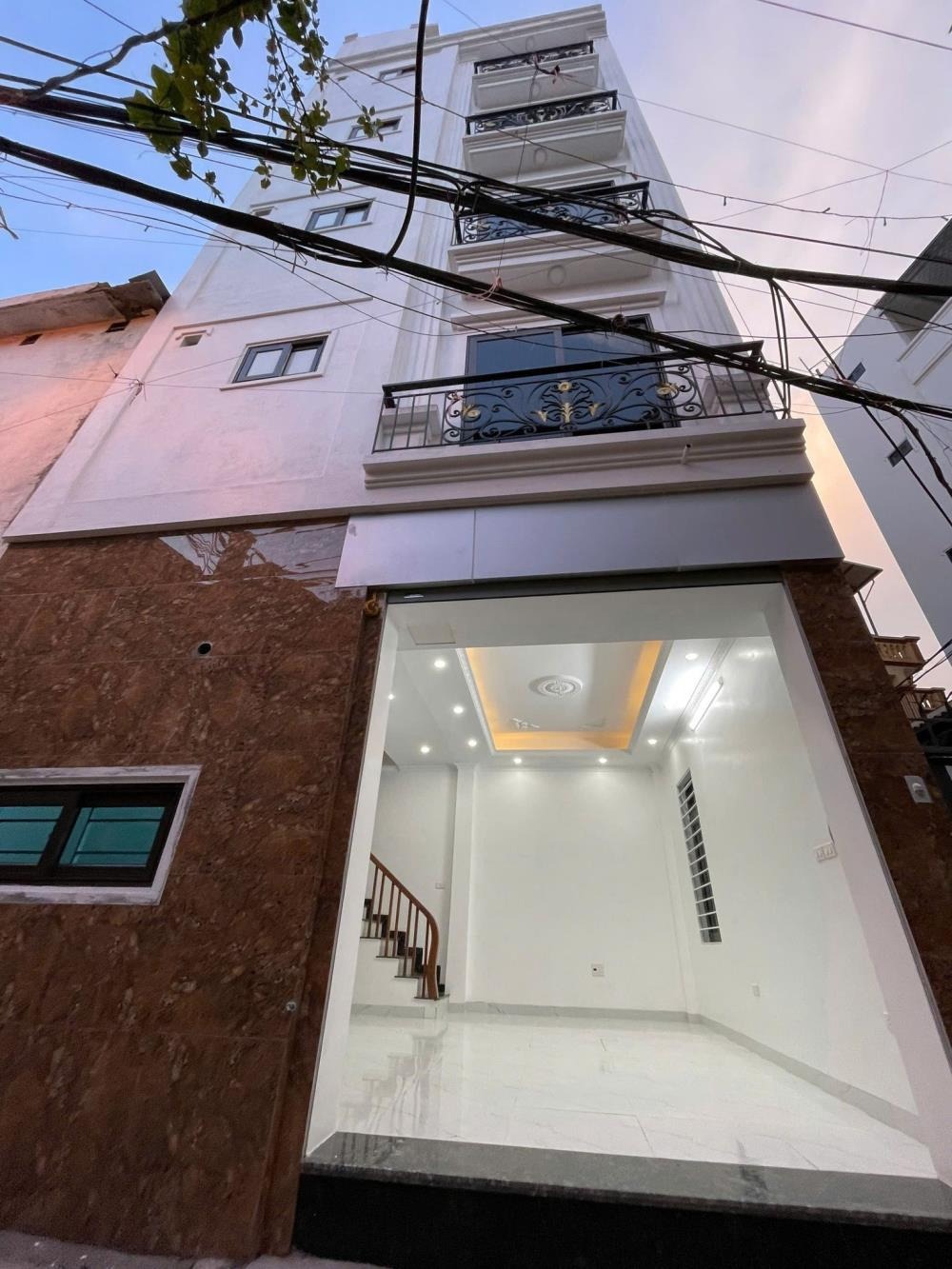 Nhà Mới 6 Tầng, 30m2, Mặt Tiền 6m, Giá 6.48 Tỷ - Hoàng Liên, Ô Tô Đỗ Cửa