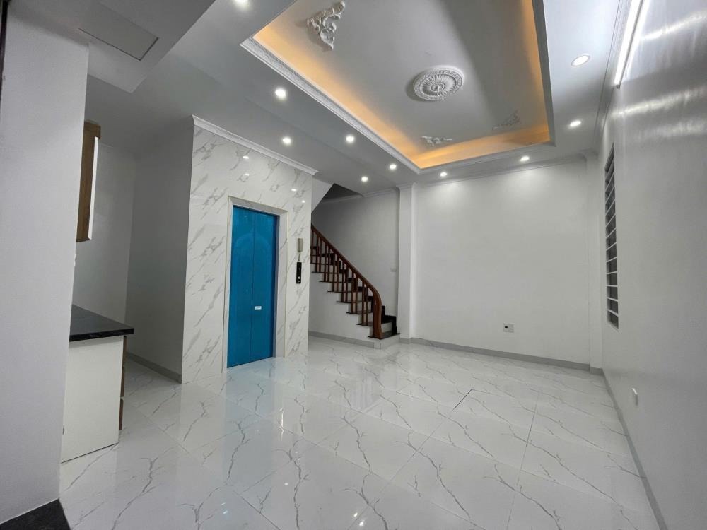 Nhà Mới 6 Tầng, 30m2, Mặt Tiền 6m, Giá 6.48 Tỷ - Hoàng Liên, Ô Tô Đỗ Cửa