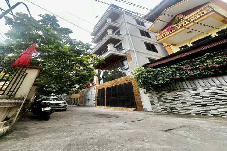 Nhà phân lô giá tốt Bắc Từ Liêm, lô góc ô tô tránh dừng đỗ ngày đêm, view sân chơi, ngõ thông, dân