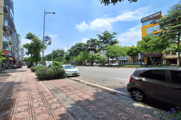 BÁN NHÀ MẶT PHỐ NGÔ GIA TỰ,  VỈA HÈ ĐÁ BÓNG, KINH DOANH ĐỈNH - LONG BIÊN HÀ NỘI