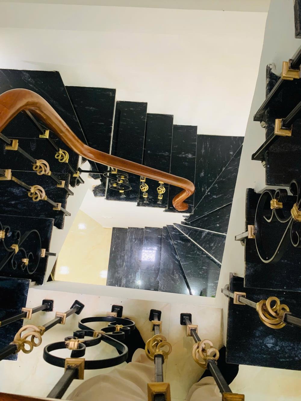 🔥Bán nhà Hoàng Quốc Việt, Cầu Giấy - 7.3 tỷ - Ngõ Ô Tô - 35m2, 4 Phòng Ngủ🔥