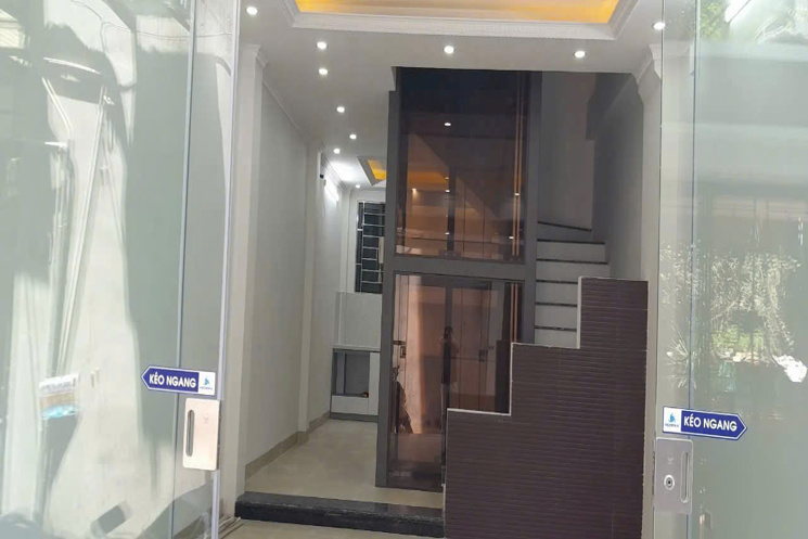 Bán nhà 5 Tầng DT 46M2, MT 4.9M, Gía 11 Tỷ NGÕ THÔNG - KINH DOANH - OTO QUA NHÀ