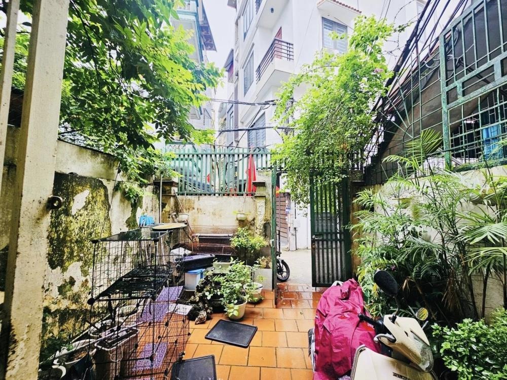 Bán nhà Nguyễn Khang 85m² - 4 Tầng, Mặt Tiền 4.3m - 20 Tỷ - Ô Tô Đỗ Cửa