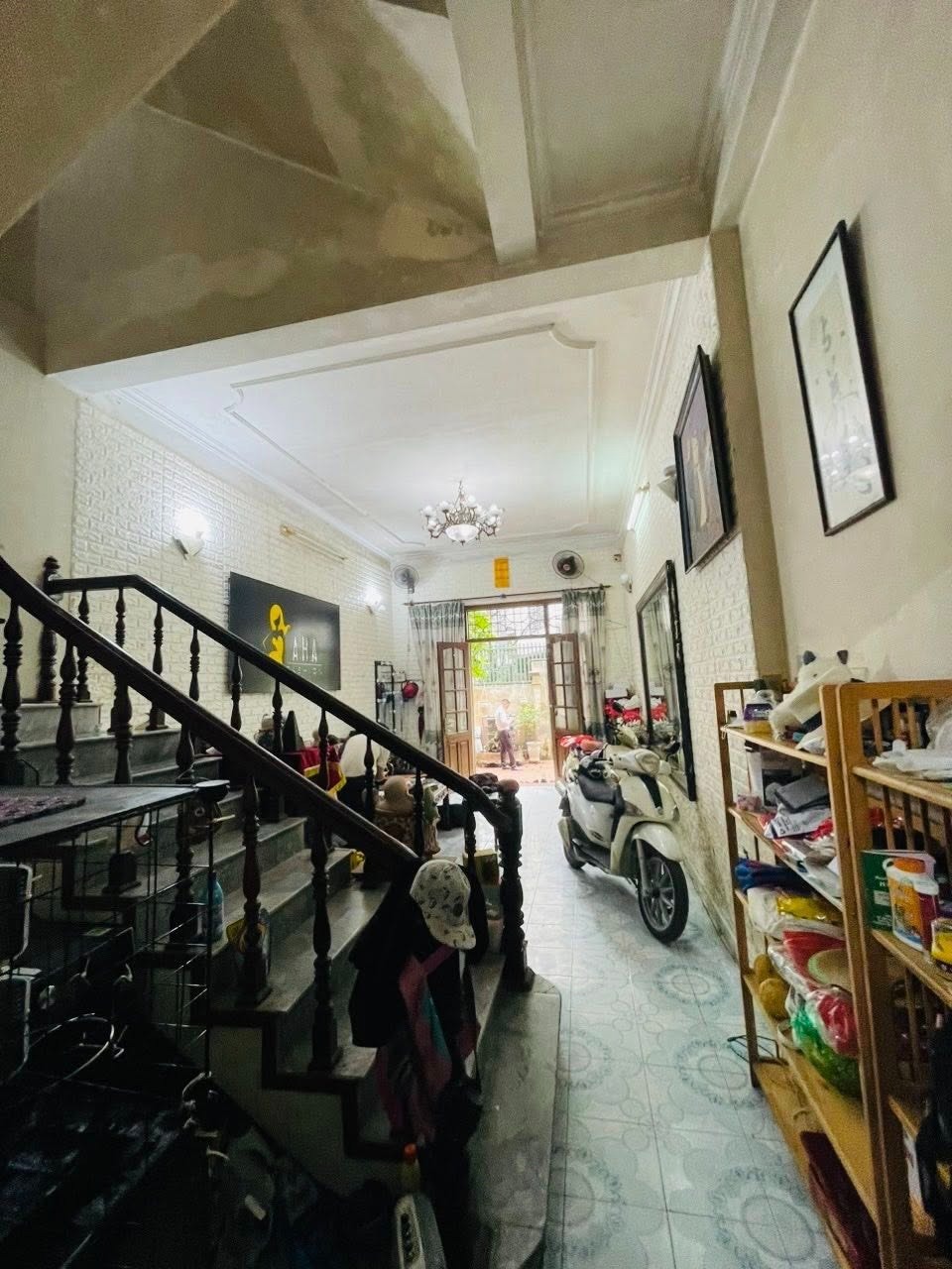 Bán nhà Nguyễn Khang 85m² - 4 Tầng, Mặt Tiền 4.3m - 20 Tỷ - Ô Tô Đỗ Cửa
