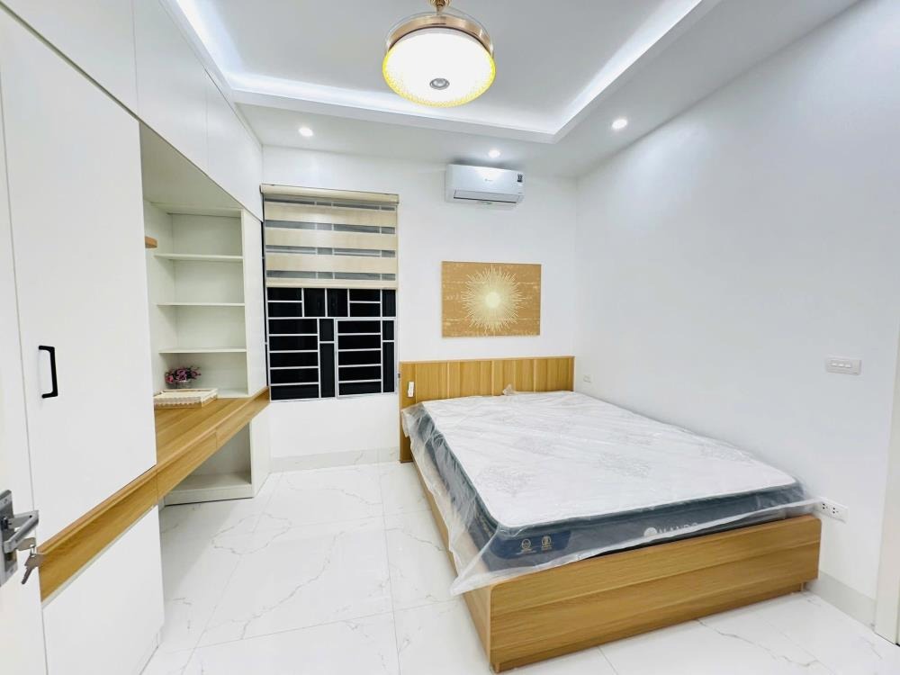 Bán nhà Hoàng Quốc Việt 60m² - 6 Tầng, Mặt Tiền 5.1m, 26.5 Tỷ - Ngõ Ô Tô, Thang Máy, Gara