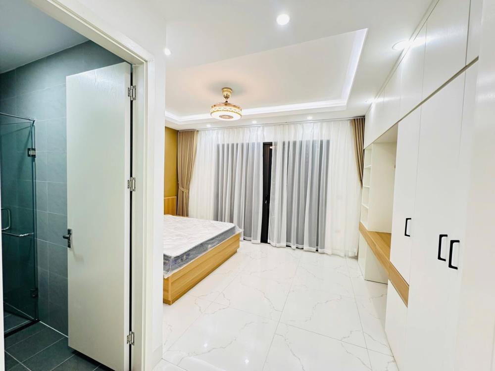 Bán nhà Hoàng Quốc Việt 60m² - 6 Tầng, Mặt Tiền 5.1m, 26.5 Tỷ - Ngõ Ô Tô, Thang Máy, Gara