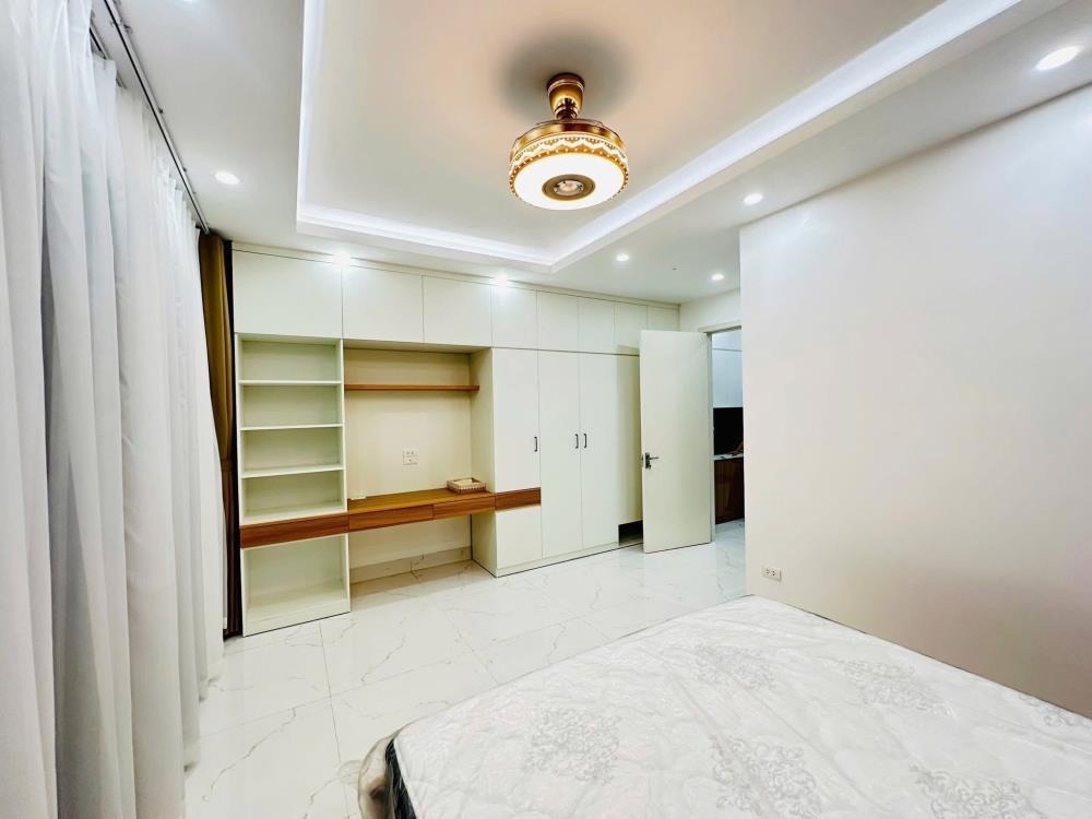 Bán nhà Hoàng Quốc Việt 60m² - 6 Tầng, Mặt Tiền 5.1m, 26.5 Tỷ - Ngõ Ô Tô, Thang Máy, Gara