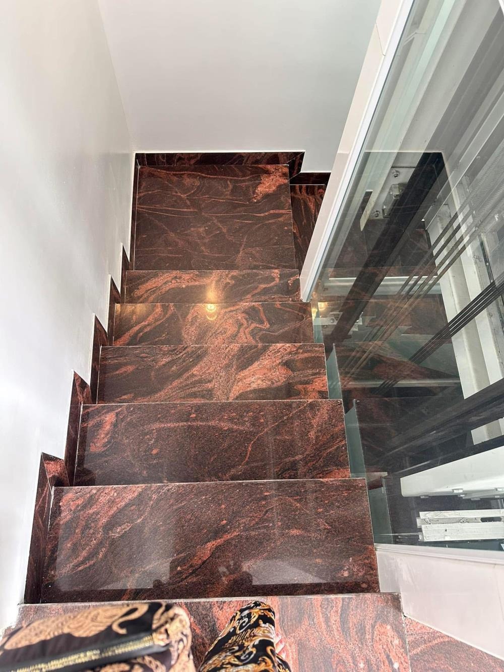 Bán nhà Hoàng Quốc Việt 60m² - 6 Tầng, Mặt Tiền 5.1m, 26.5 Tỷ - Ngõ Ô Tô, Thang Máy, Gara