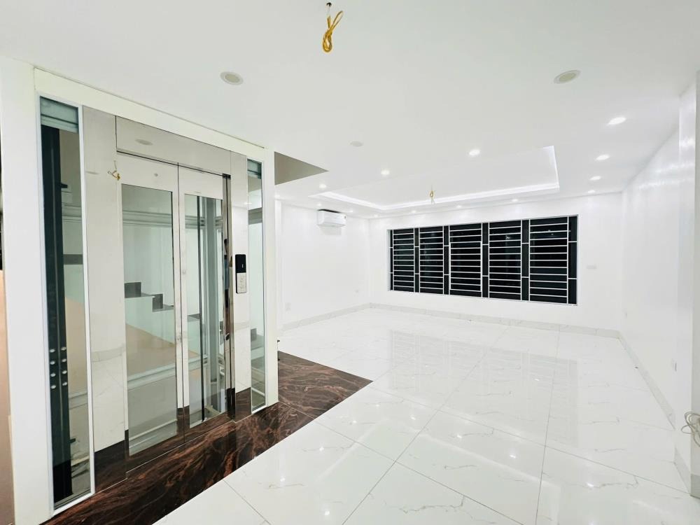 Bán nhà Hoàng Quốc Việt 60m² - 6 Tầng, Mặt Tiền 5.1m, 26.5 Tỷ - Ngõ Ô Tô, Thang Máy, Gara